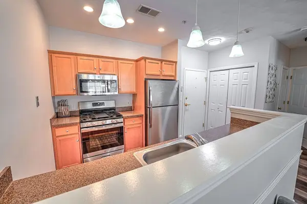 63 Central St #101, North Reading, MA 01864