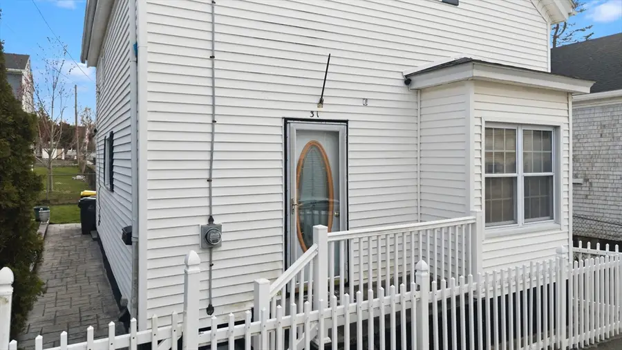 31 Sachem St, Fall River, MA 02724 - #3