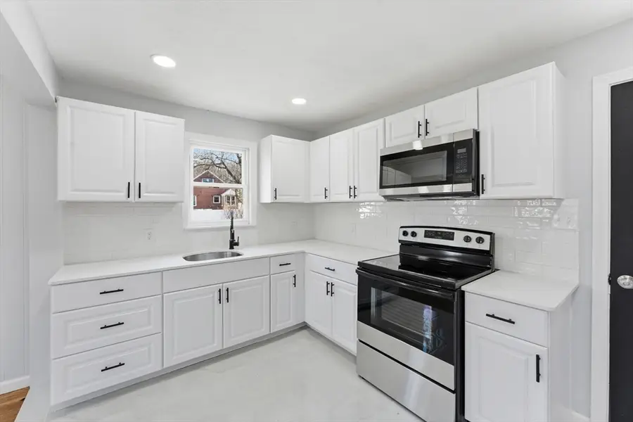 21 Wrona St, Springfield, MA 01151 - #3