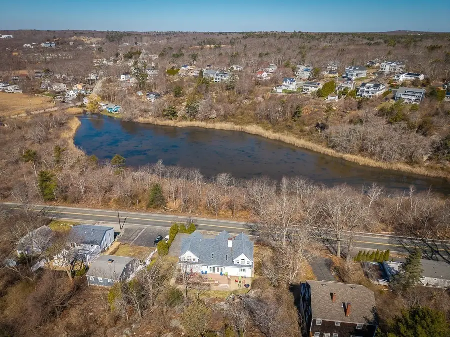 129 Thatcher Rd, Gloucester, MA 01930 - #3