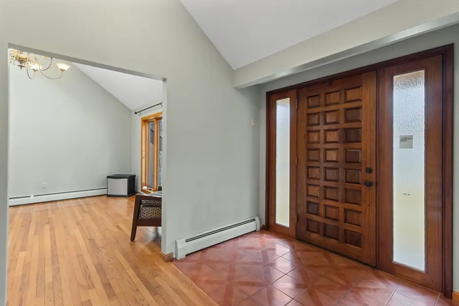 693 Elm St, Leominster, MA 01453 - #3