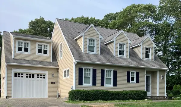 31 Hillside Ave, Falmouth, MA 02556