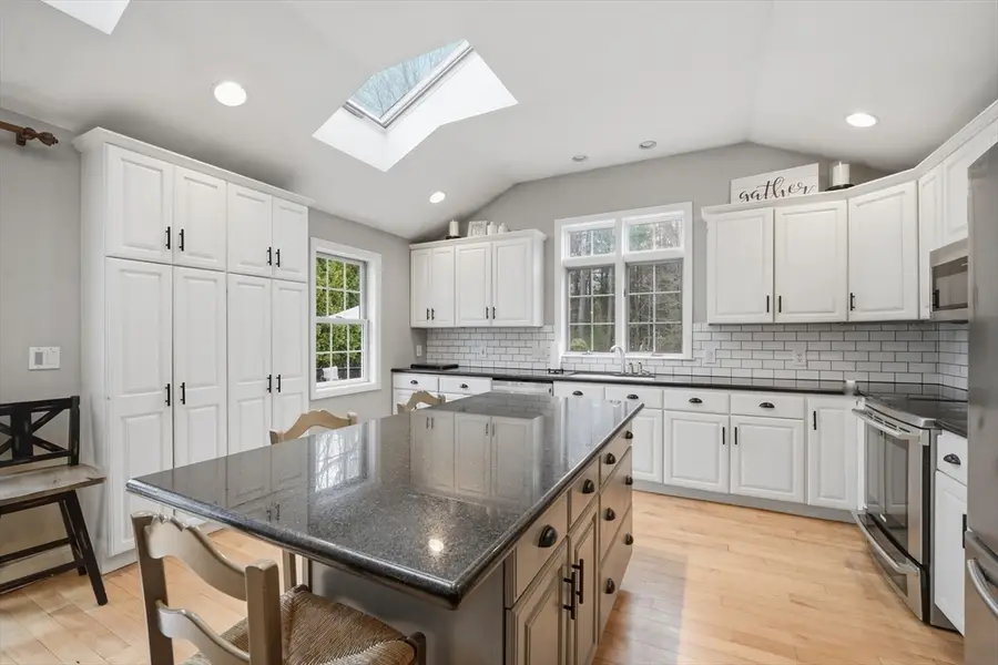 30 Parkview Dr, South Hadley, MA 01075 - #3