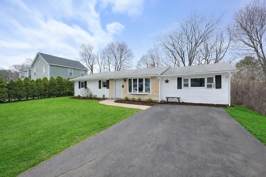 39 Marion St, Holbrook, MA 02343 - #3