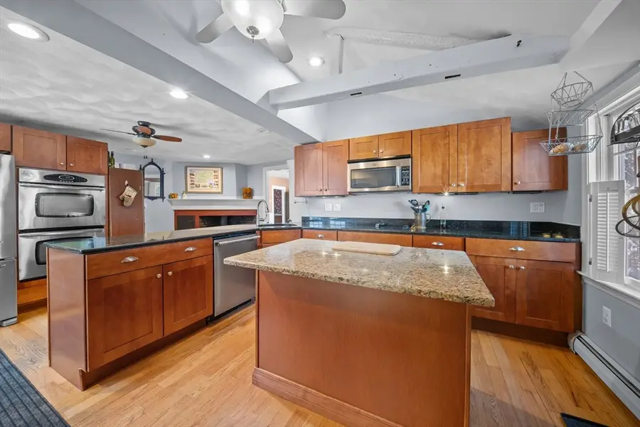 25 High St, Amesbury, MA 01913 - #3