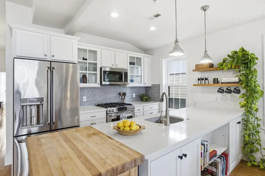 235 Lowell St #6, Somerville, MA 02144 - #3