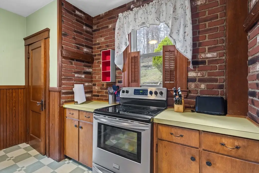 35 Chesterfield Rd, Worcester, MA 01602 - #1