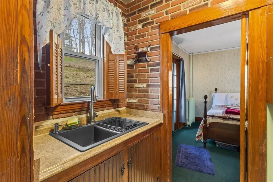 35 Chesterfield Rd, Worcester, MA 01602 - #3