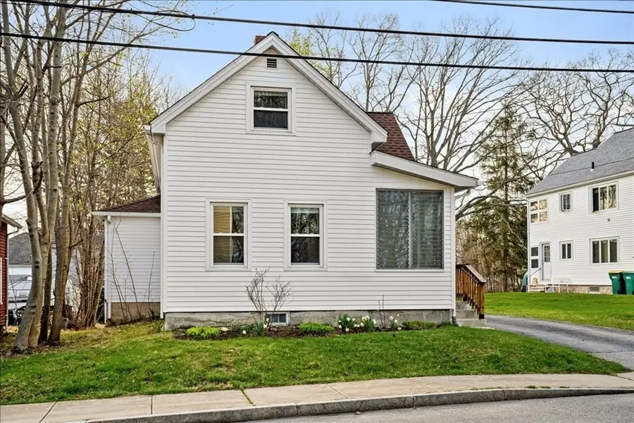 12 New St, Webster, MA 01570 - #2