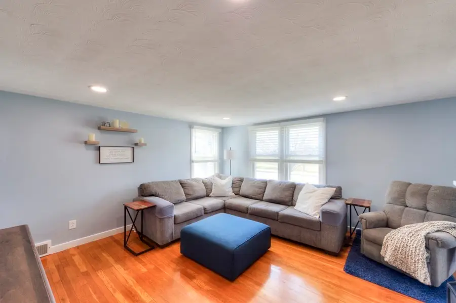 443 Burncoat St, Worcester, MA 01606 - #3