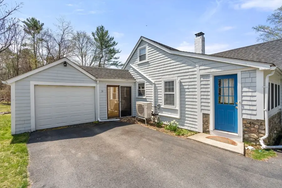 31 W Division St, Holbrook, MA 02343 - #2