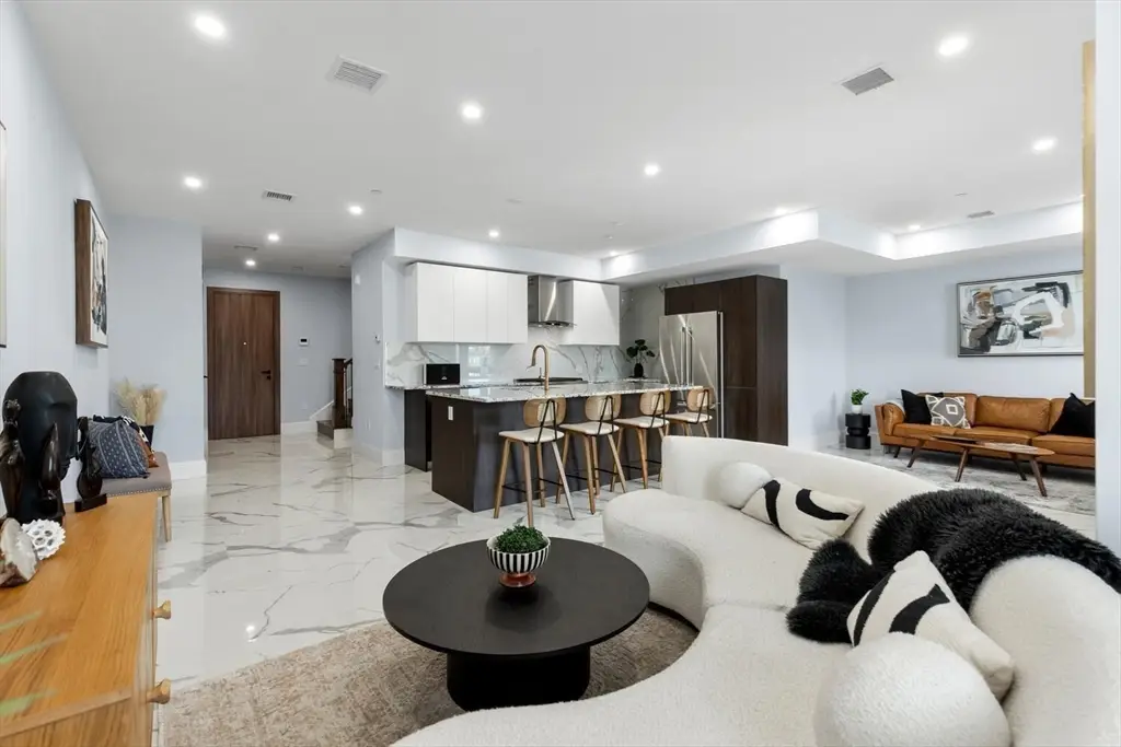 32 Pearl Street #5, Boston, MA 02110 - #1