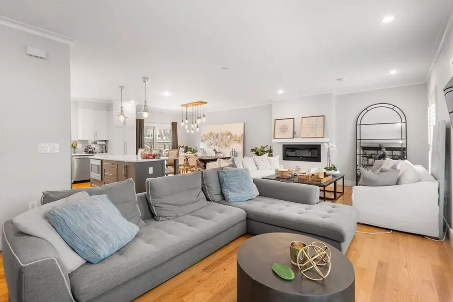 75 Auburn St, Newton, MA 02466 - #3