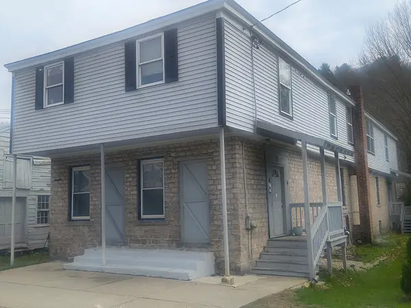 6 Maple St, Chester, MA 01011