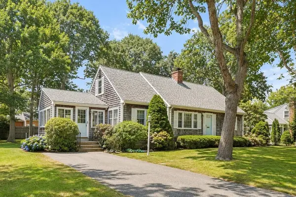 7 Cooper Rd, Falmouth, MA 02536