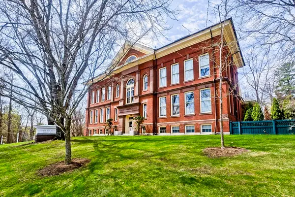 35 New South St #204, Northampton, NY 10060