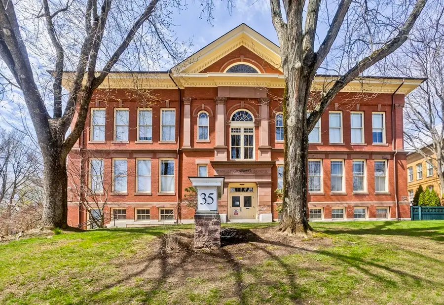 35 New South St #204, Northampton, NY 10060 - #2