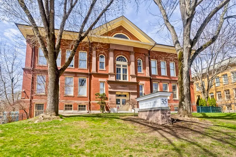 35 New South St #204, Northampton, NY 10060 - #3