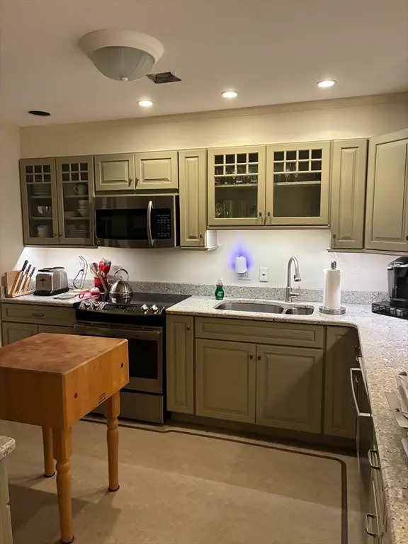 306 Country Side Rd #306, Greenfield, MA 01301 - #2