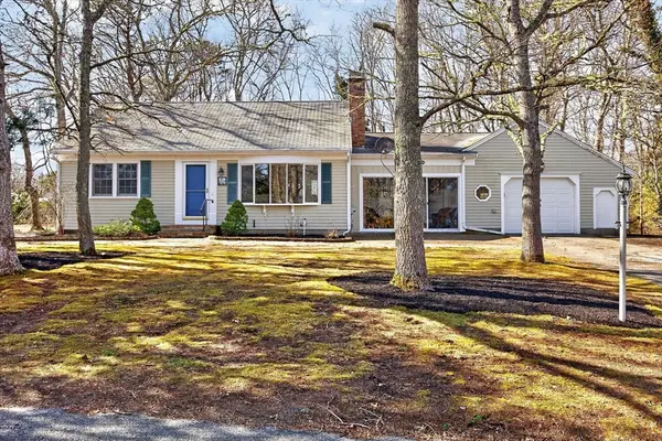 12 Inkberry Ln, Harwich, MA 02645