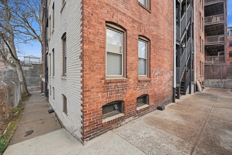 91 E Park St, Springfield, MA 01105 - #3