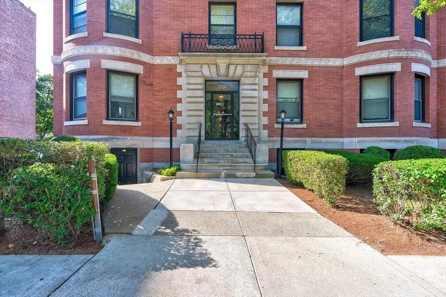 1064 Beacon St #12A, Brookline, MA 02446 - #3