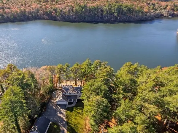 31 Larkspur Ln (pond Front), Plymouth, MA 02360