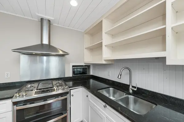 18 Bennett St #2, Manchester, MA 01944