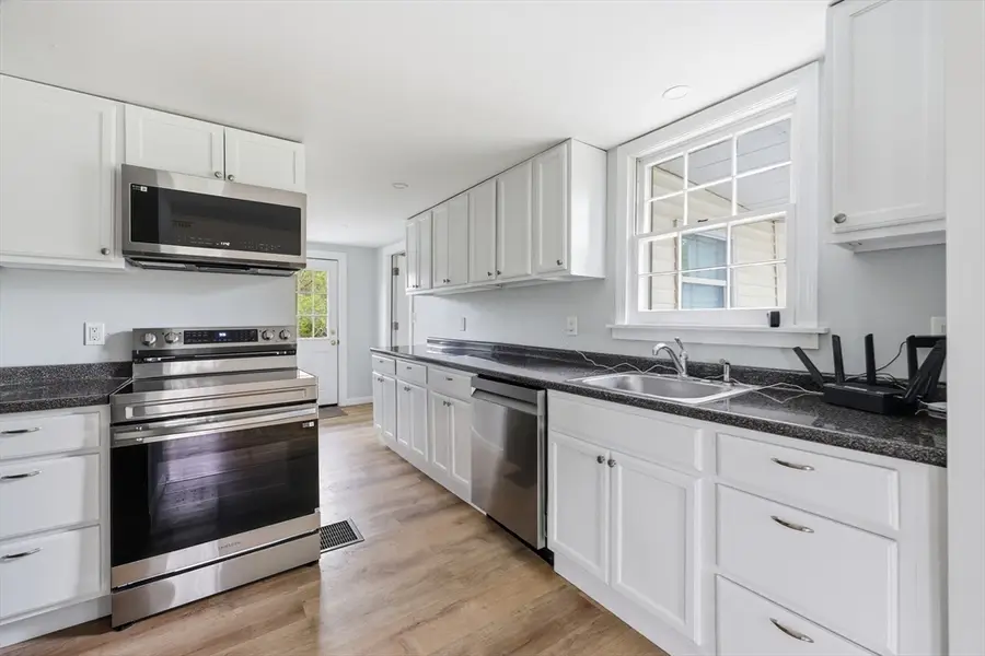 88 South St, Agawam, MA 01001 - #2