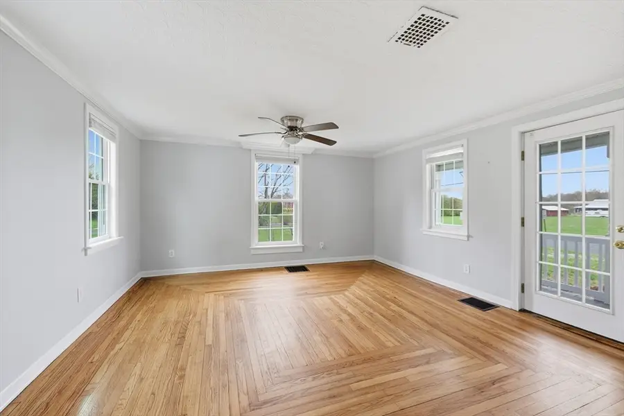 88 South St, Agawam, MA 01001 - #3