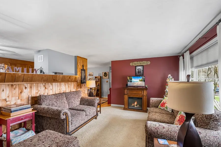 271 Shirley Dr, Bellingham, MA 02019 - #3