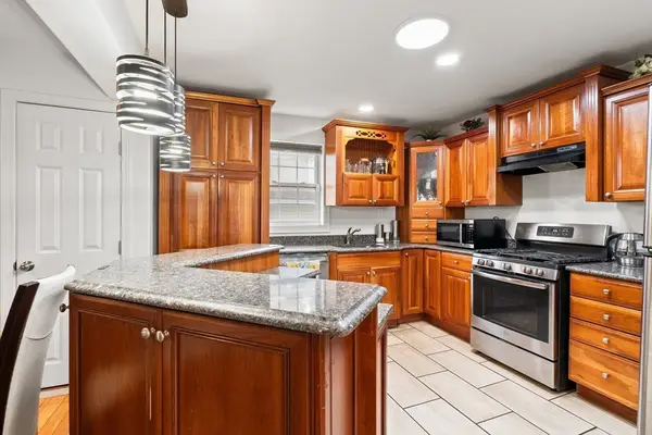 83 Dexter St, Cumberland, RI 02864
