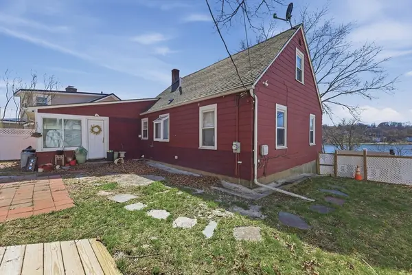 32 Indian Lake Parkway, Worcester, MA 01605