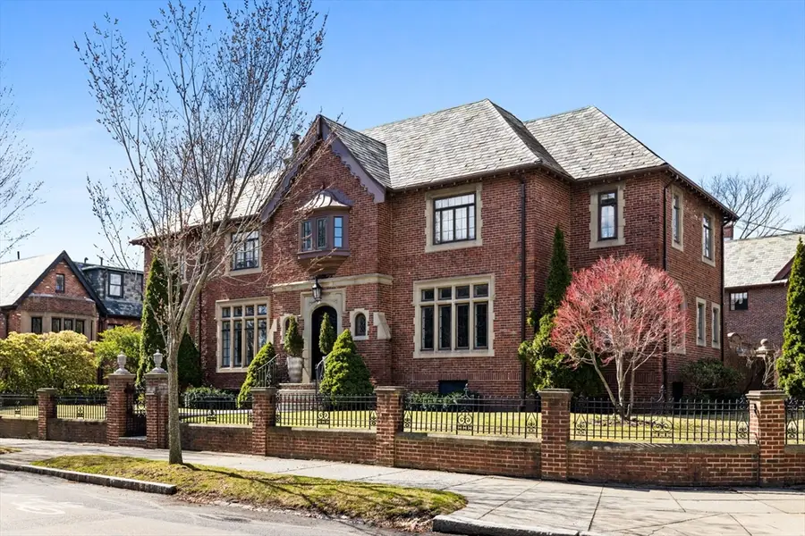 98 Carlton St, Brookline, MA 02446 - #2