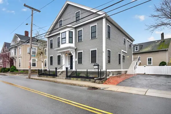 49 Essex St #1R, Salem, MA 01970