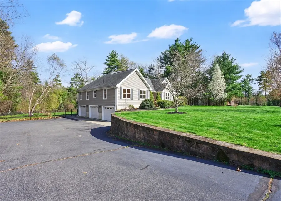 4 Deer Run, Holyoke, MA 01040 - #3