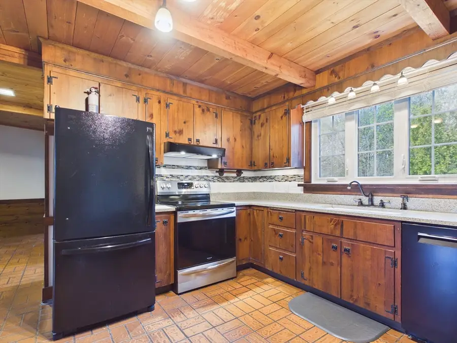 4 Hiltz Ave, Lakeville, MA 02347 - #3