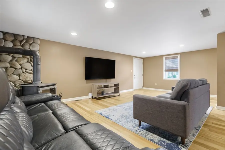 24 Knapp St, Somerset, MA 02726 - #3