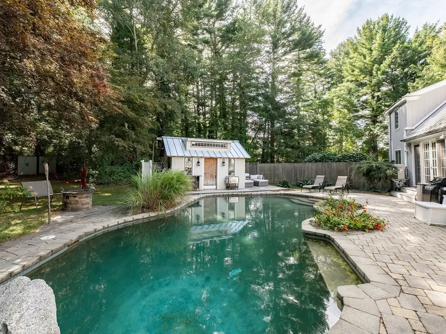 677 Temple St, Duxbury, MA 02332 - #3