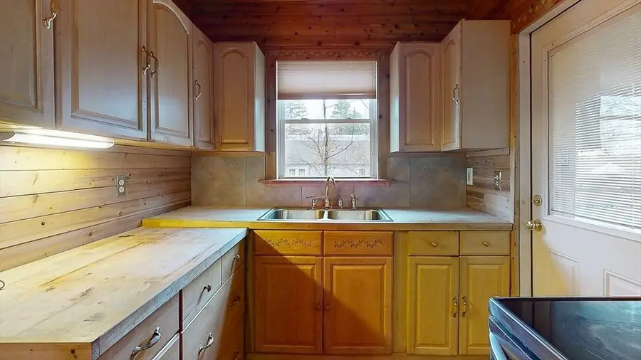 86 Saint Nicholas Ave, Worcester, MA 01606 - #3