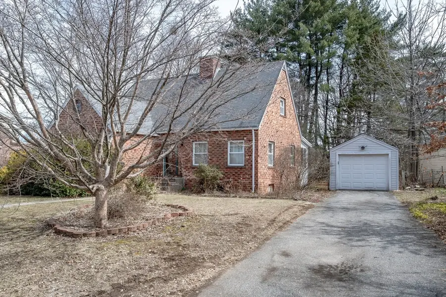 16 Queen St, Holyoke, MA 01040 - #2