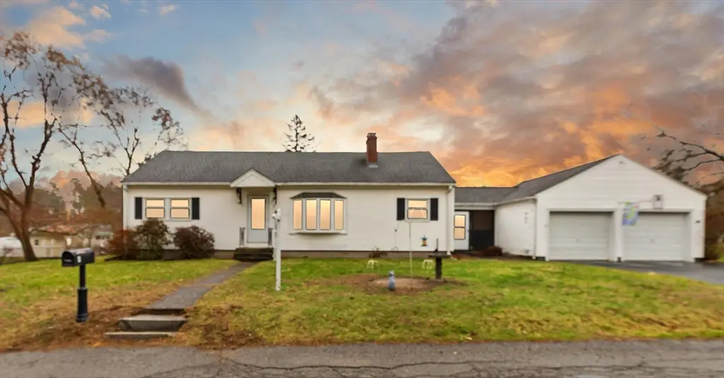 4 Vernon St, Ayer, MA 01432 - #1