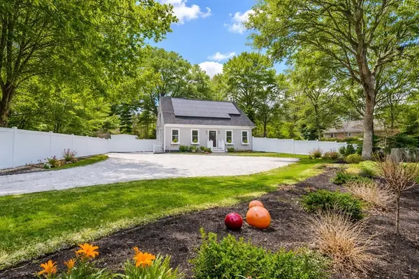 92 Rainbow Ave, Falmouth, MA 02536