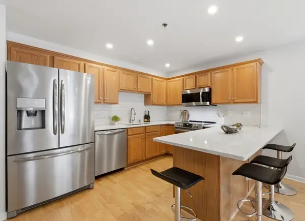 1 Eagle Dr #1, Tewksbury, MA 01876