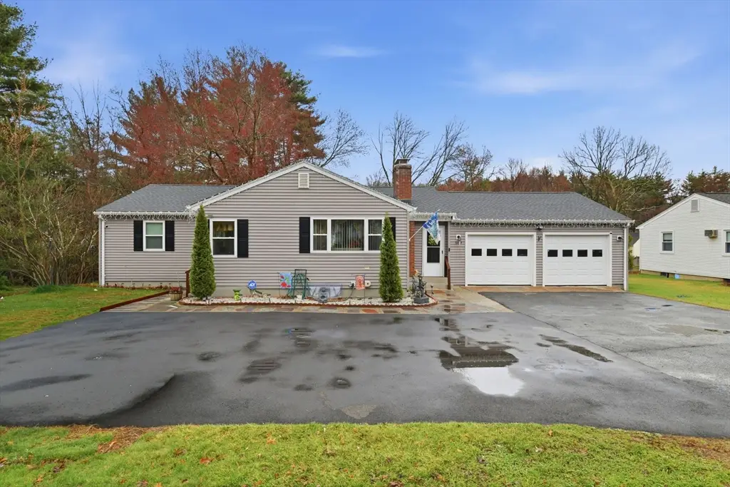 569 Cooley St, Springfield, MA 01128 - #1