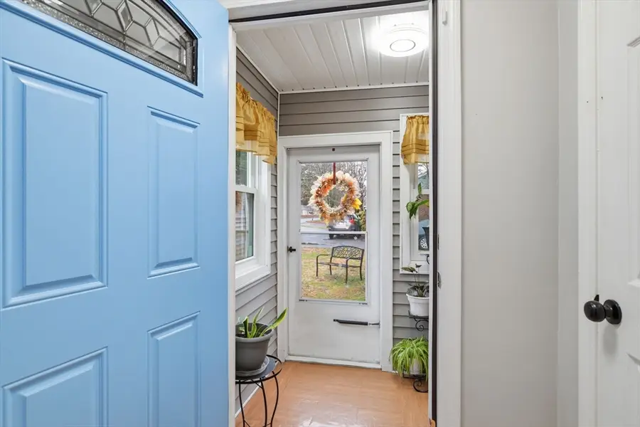 569 Cooley St, Springfield, MA 01128 - #3