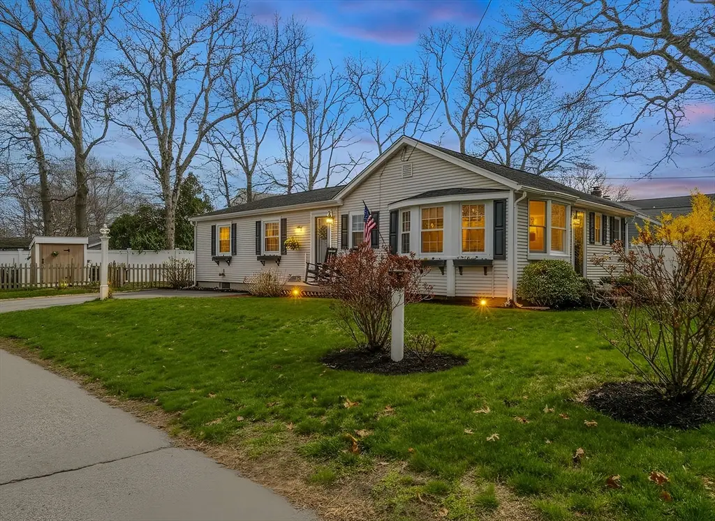 25 Clover Ln, Mashpee, MA 02649 - #1