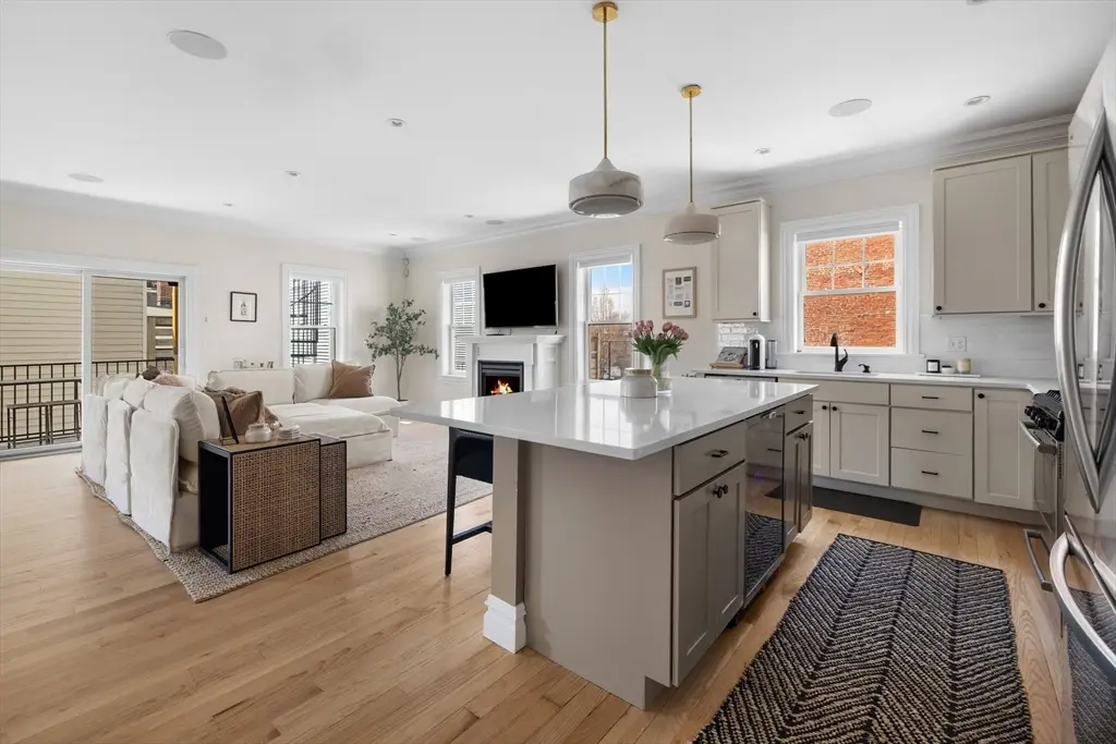 187 Gold St #1, Boston, MA 02127 - #1