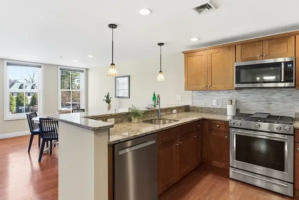 70 Great Rd #G, Bedford, MA 01730