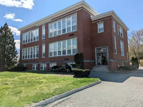 366 Thacher St #6, Attleboro, MA 02703